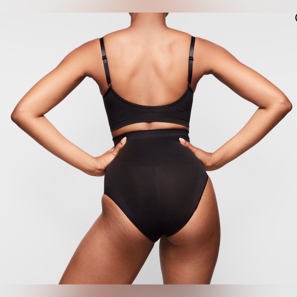 LOT of 2 NWT SKIMS shapewear seamless sculpt mid-waisted brief size medium - Picture 2 of 10